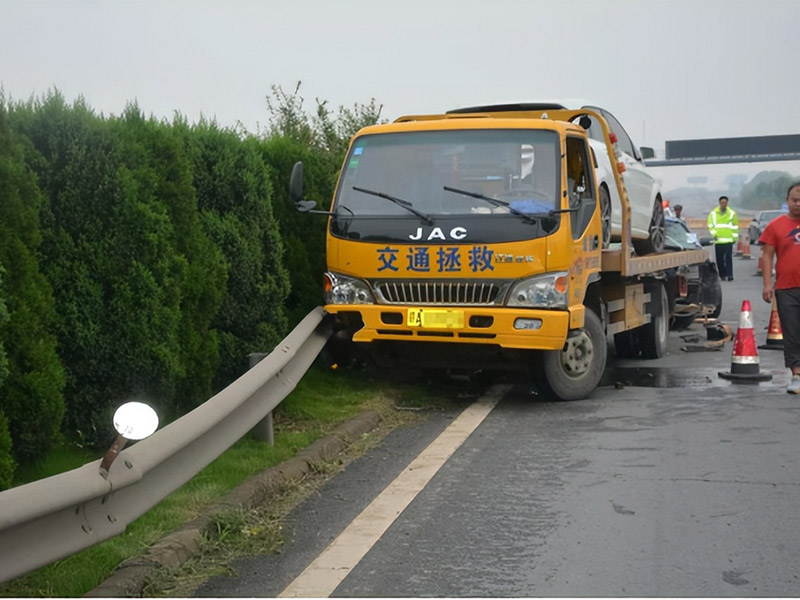 綏化汽車雪地困境救援：專業(yè)救援，助您安全回家