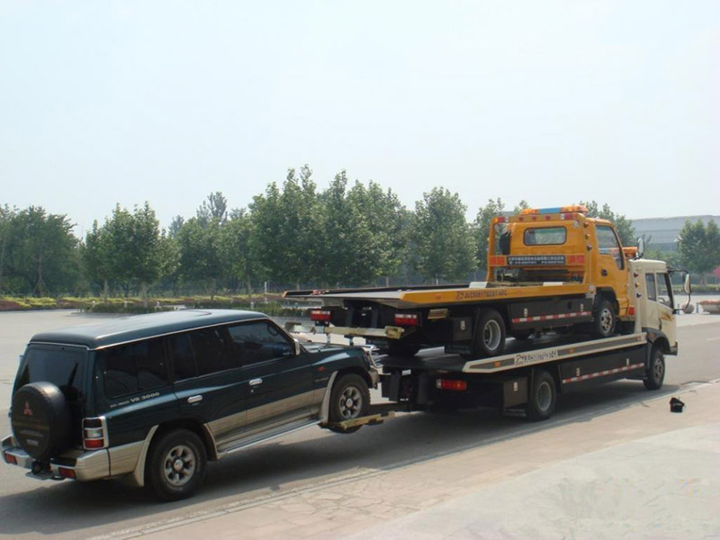 富錦汽車雪地困境救援：專業(yè)團隊助您脫困，安全回家